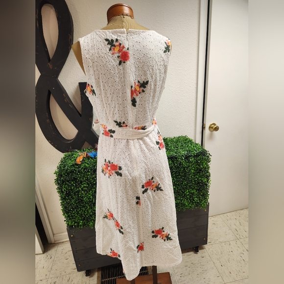 Calvin Klein floral embroidered eyelet Midi dress White Size 10 Bonus Necklace - Picture 4 of 13